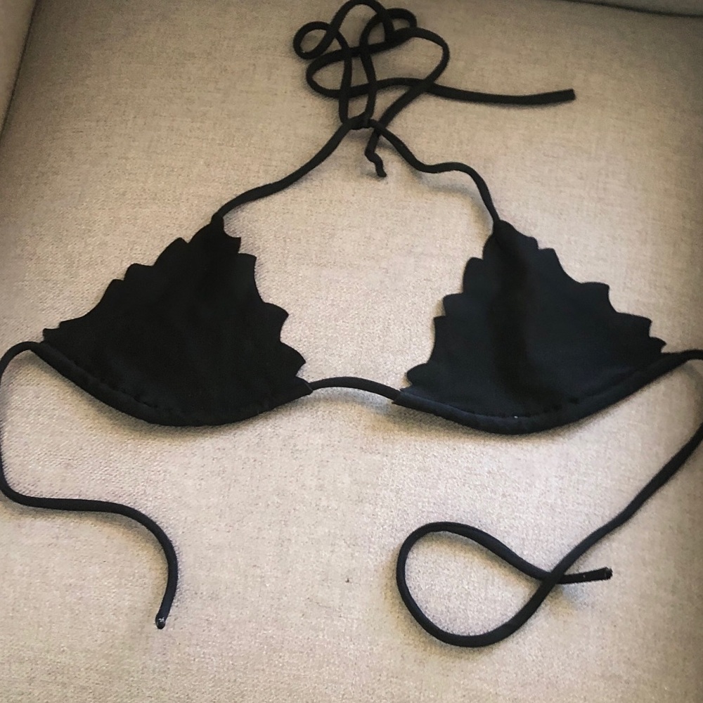 Beach Bunny Bikini Top in size Small